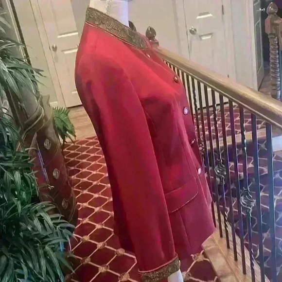 Louis Fe’raud ladies jacket. Size 8. Gorgeous detail on collar and sleeves. - Picture 2 of 11